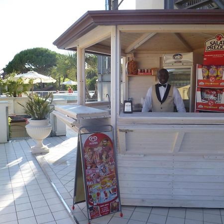 Hotel Conchiglia Червия Екстериор снимка
